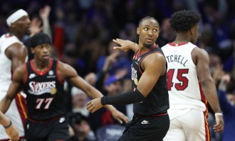 马克西28+11恩比德26+11 76人力克热火迎三连胜