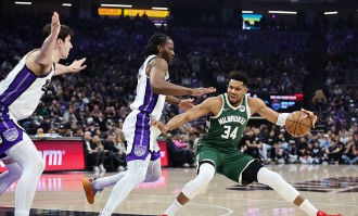 威少21分字母哥37+11 国王不敌雄鹿5连败