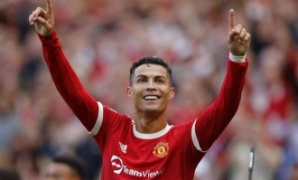 冰释前嫌？曼联官方祝贺C罗41岁生日快乐！4年前，曼联曾解约C罗
