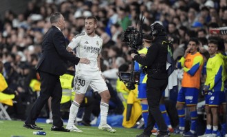 伯纳乌嘘声震天！皇马10亿阵容踢不过保级队，球迷怒喷：解散吧！