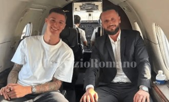 GOGOGO出发喽！塞斯科已上曼联飞机 周五体检周六亮相